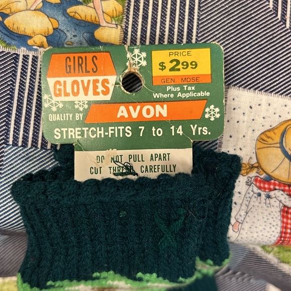Vintage Avon Kids' Green and Brown Patterned Knit Gloves. Unisex - Picture 5 of 5